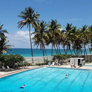 Apartment Kasa Palmas Ocean View Beachfront Pool, San Juan